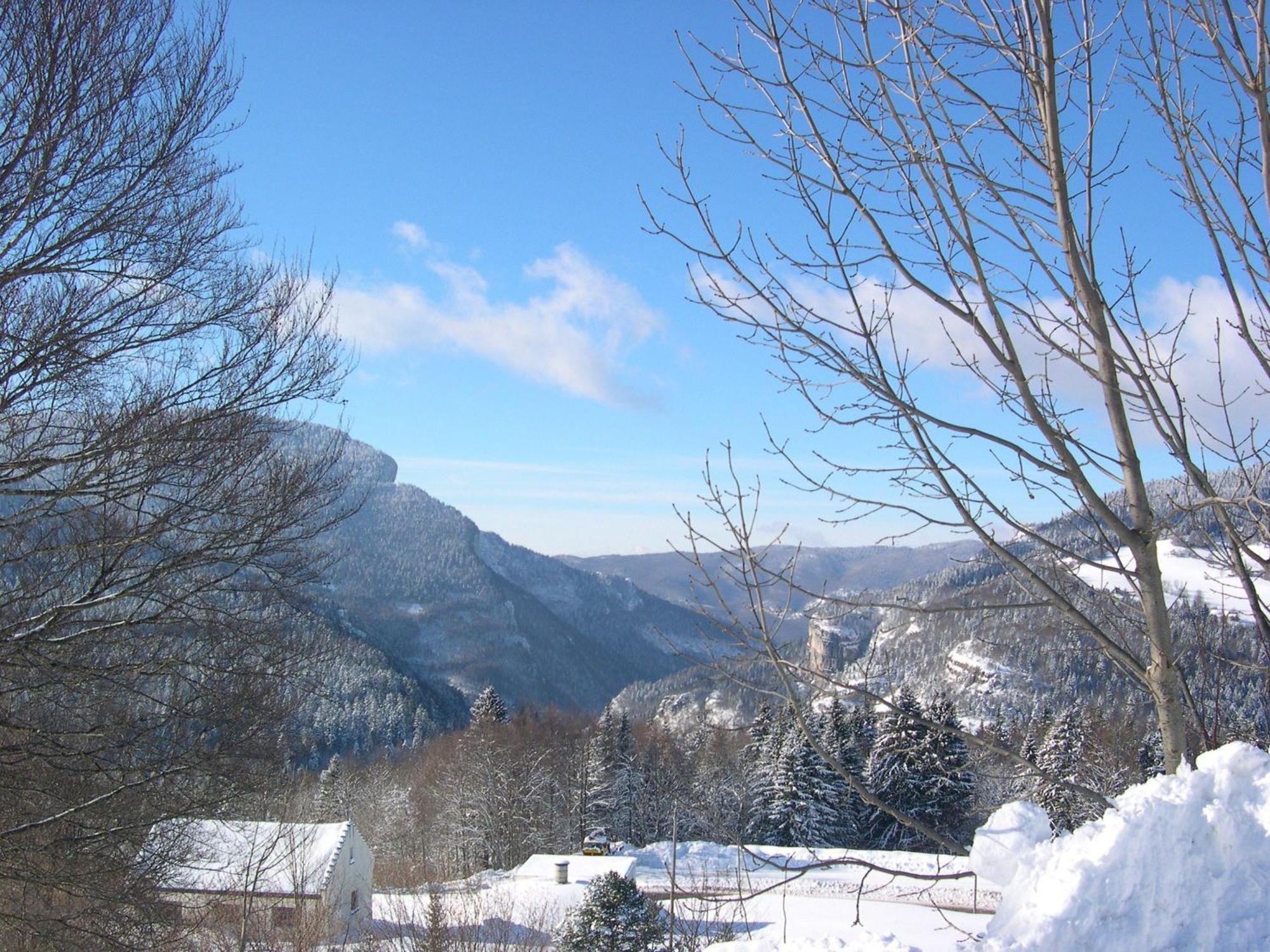 Auberge Des Montauds - Hotel & Restaurant Villard-de-Lans Buitenkant foto