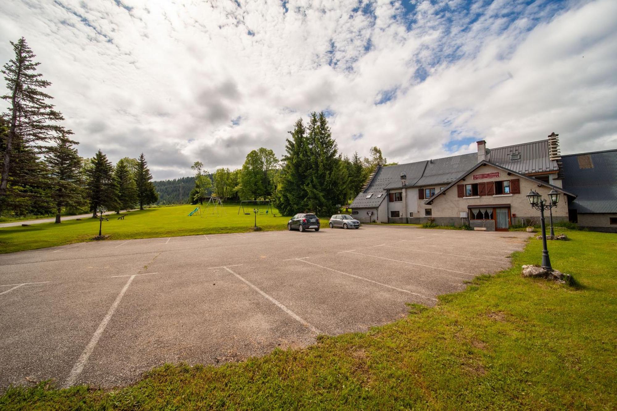 Auberge Des Montauds - Hotel & Restaurant Villard-de-Lans Buitenkant foto