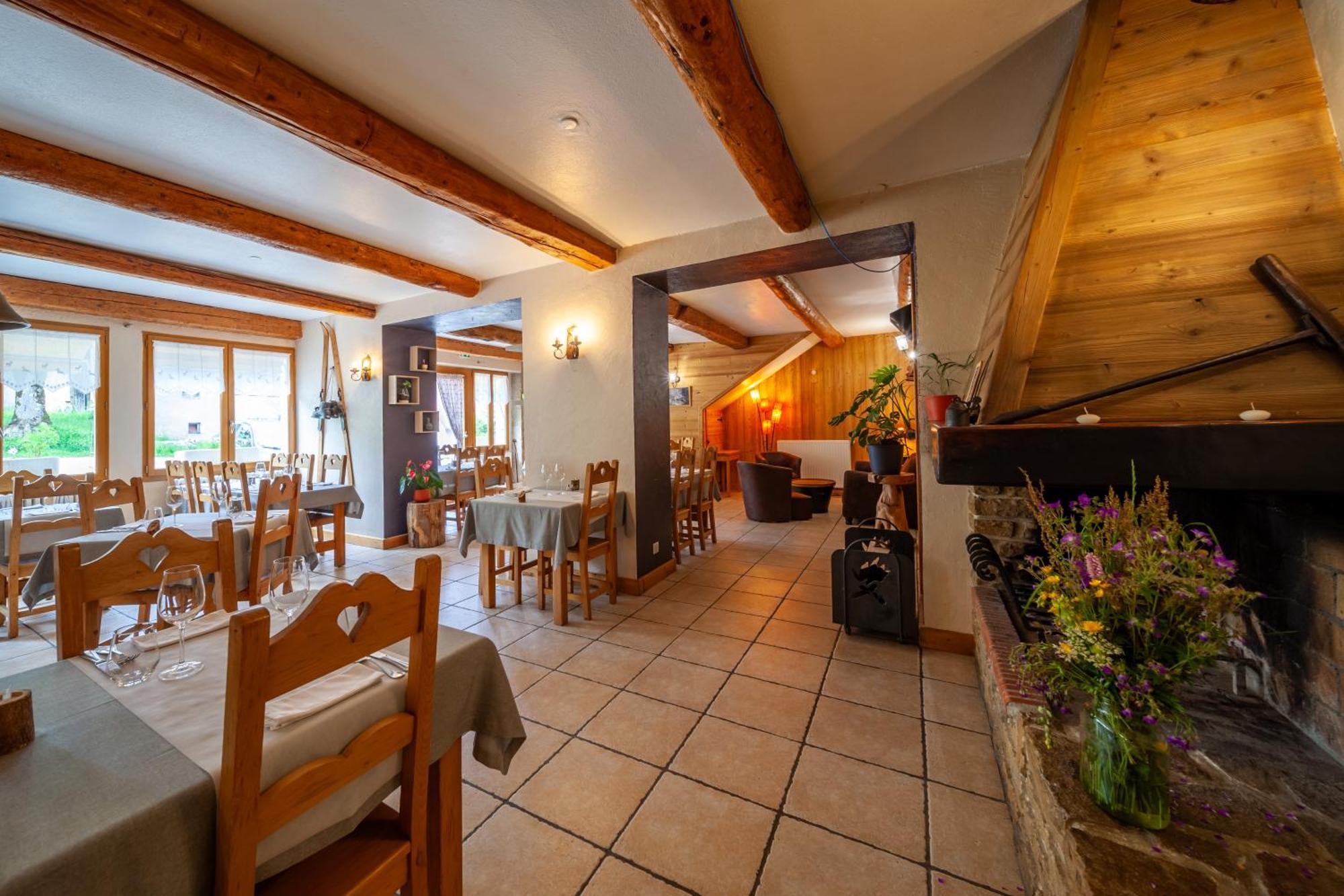 Auberge Des Montauds - Hotel & Restaurant Villard-de-Lans Buitenkant foto