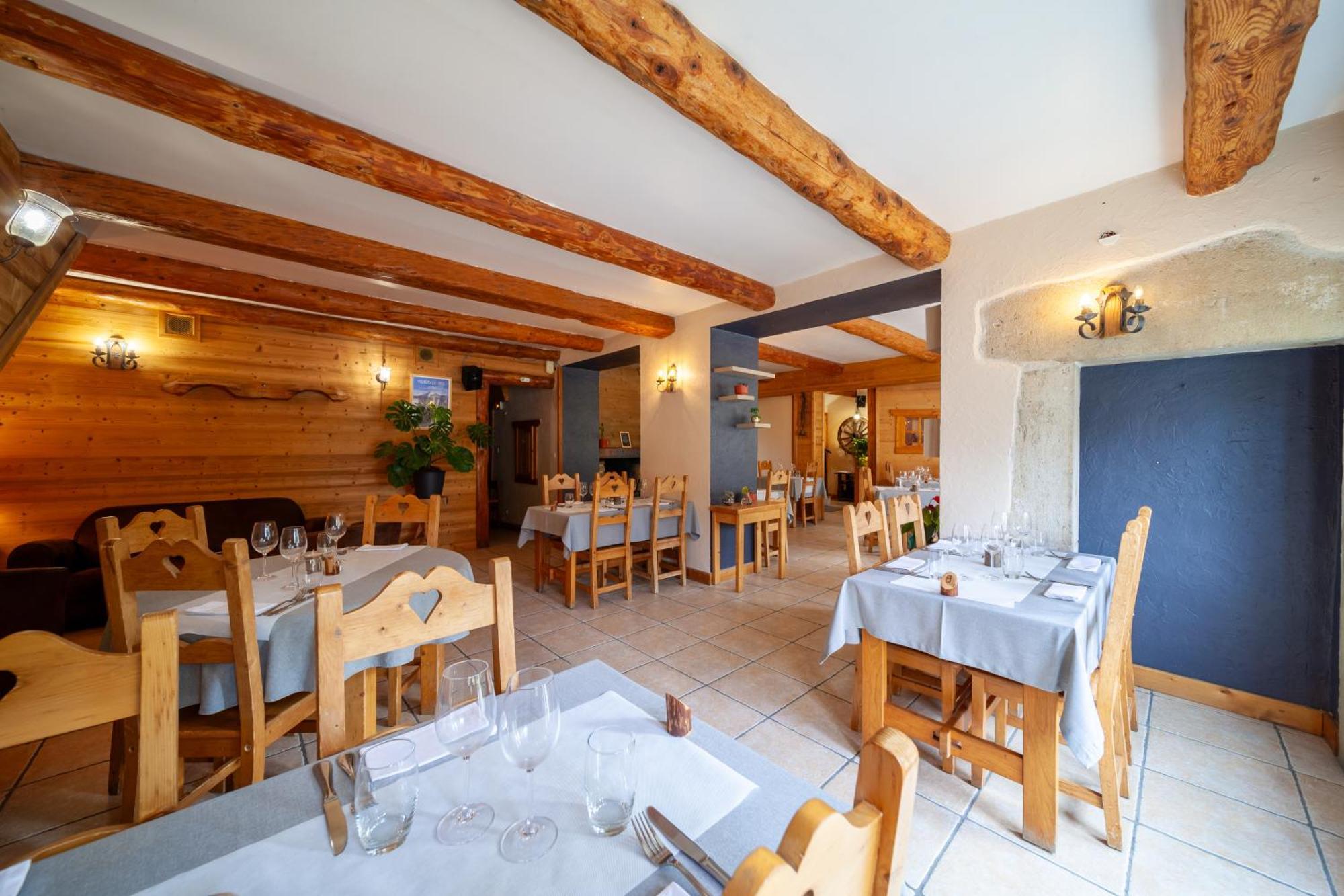 Auberge Des Montauds - Hotel & Restaurant Villard-de-Lans Buitenkant foto
