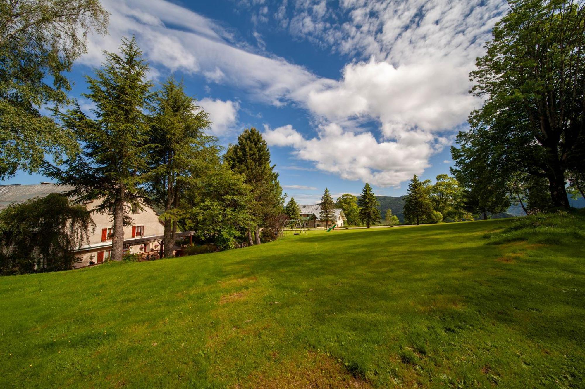 Auberge Des Montauds - Hotel & Restaurant Villard-de-Lans Buitenkant foto