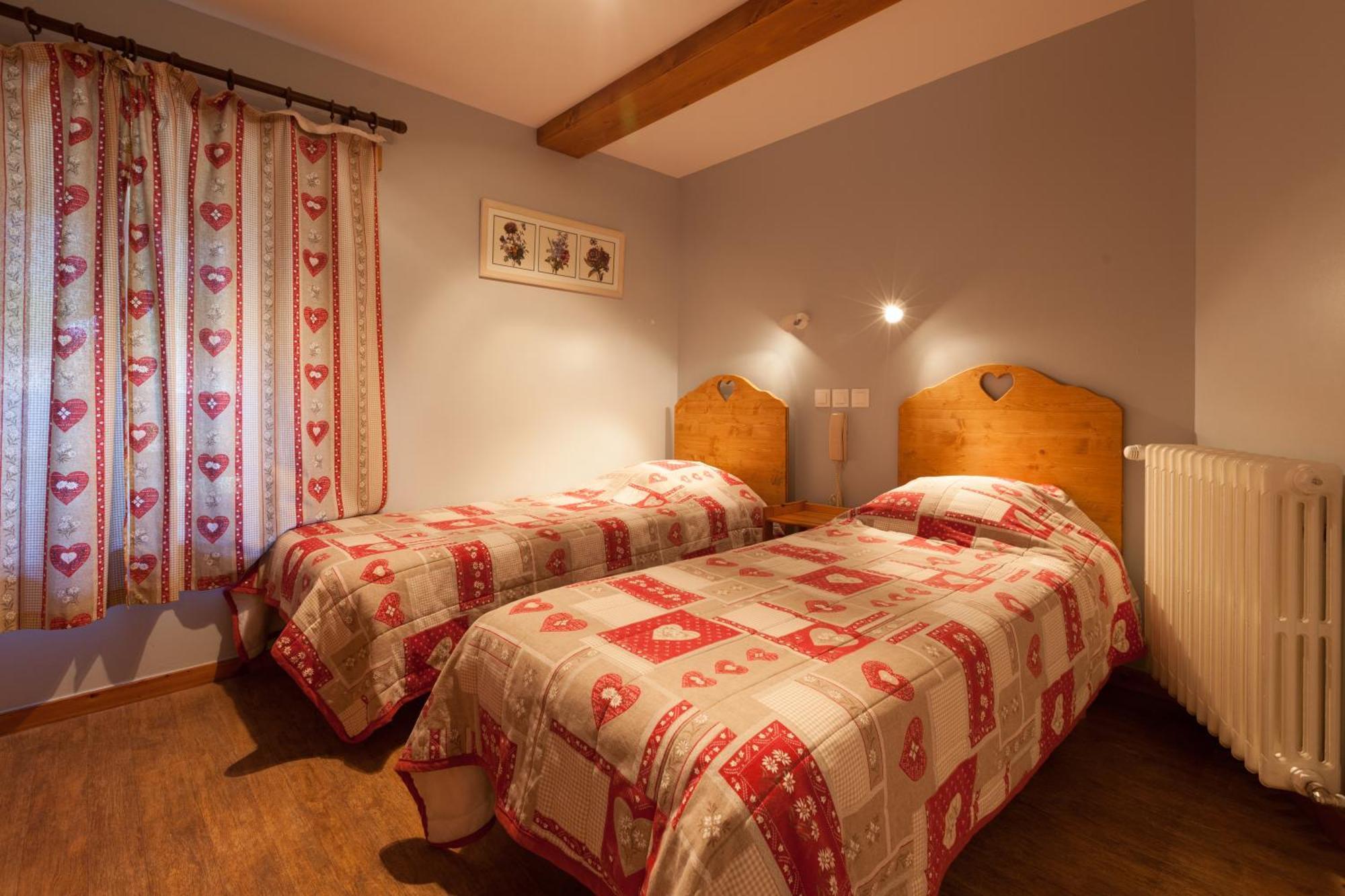 Auberge Des Montauds - Hotel & Restaurant Villard-de-Lans Kamer foto
