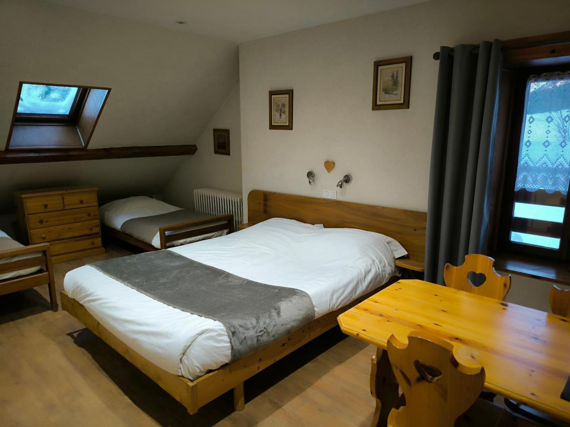 Auberge Des Montauds - Hotel & Restaurant Villard-de-Lans Buitenkant foto