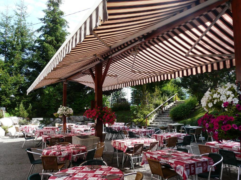 Auberge Des Montauds - Hotel & Restaurant Villard-de-Lans Buitenkant foto