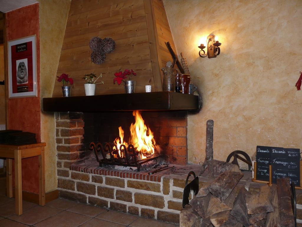 Auberge Des Montauds - Hotel & Restaurant Villard-de-Lans Buitenkant foto